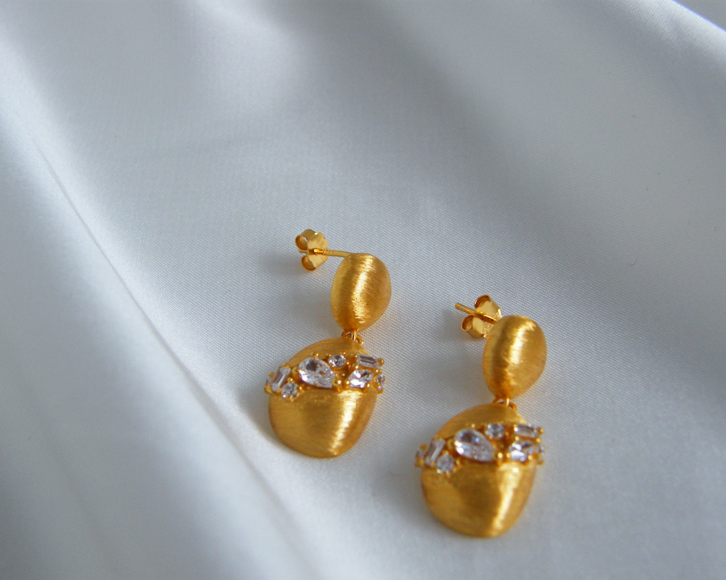 Luna Textured Drop Earrings