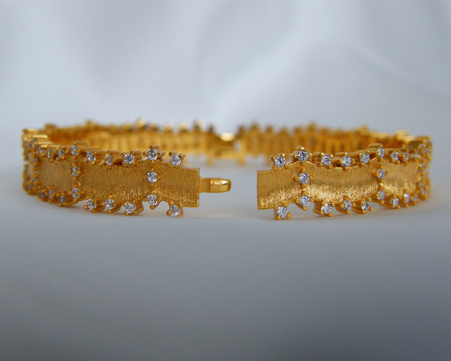 Heritage Wave Bangle