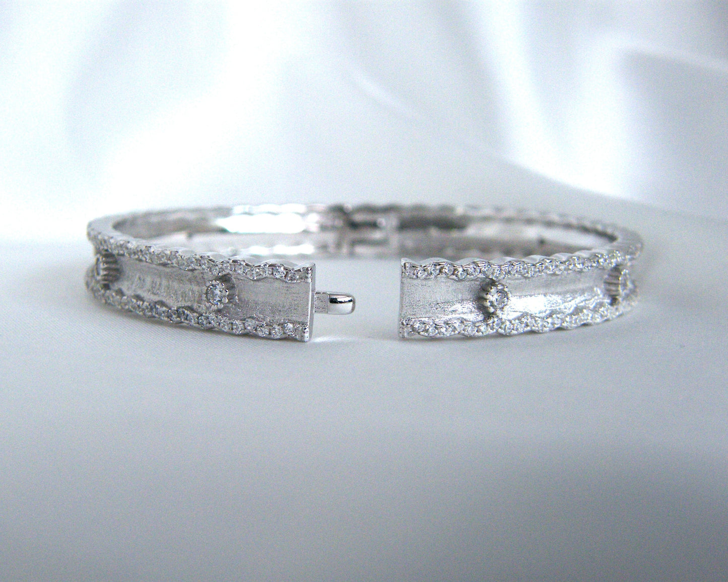 Lustre Line Bangle