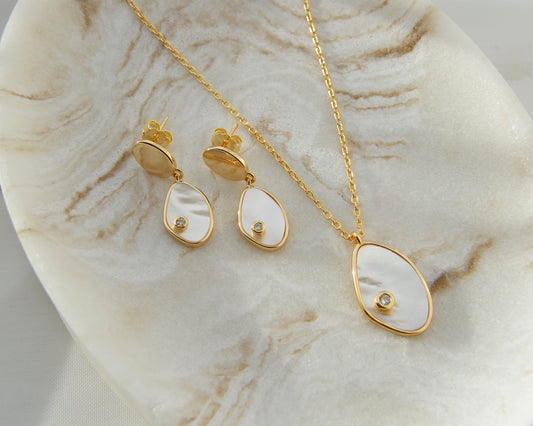 Lyria Drop Earrings