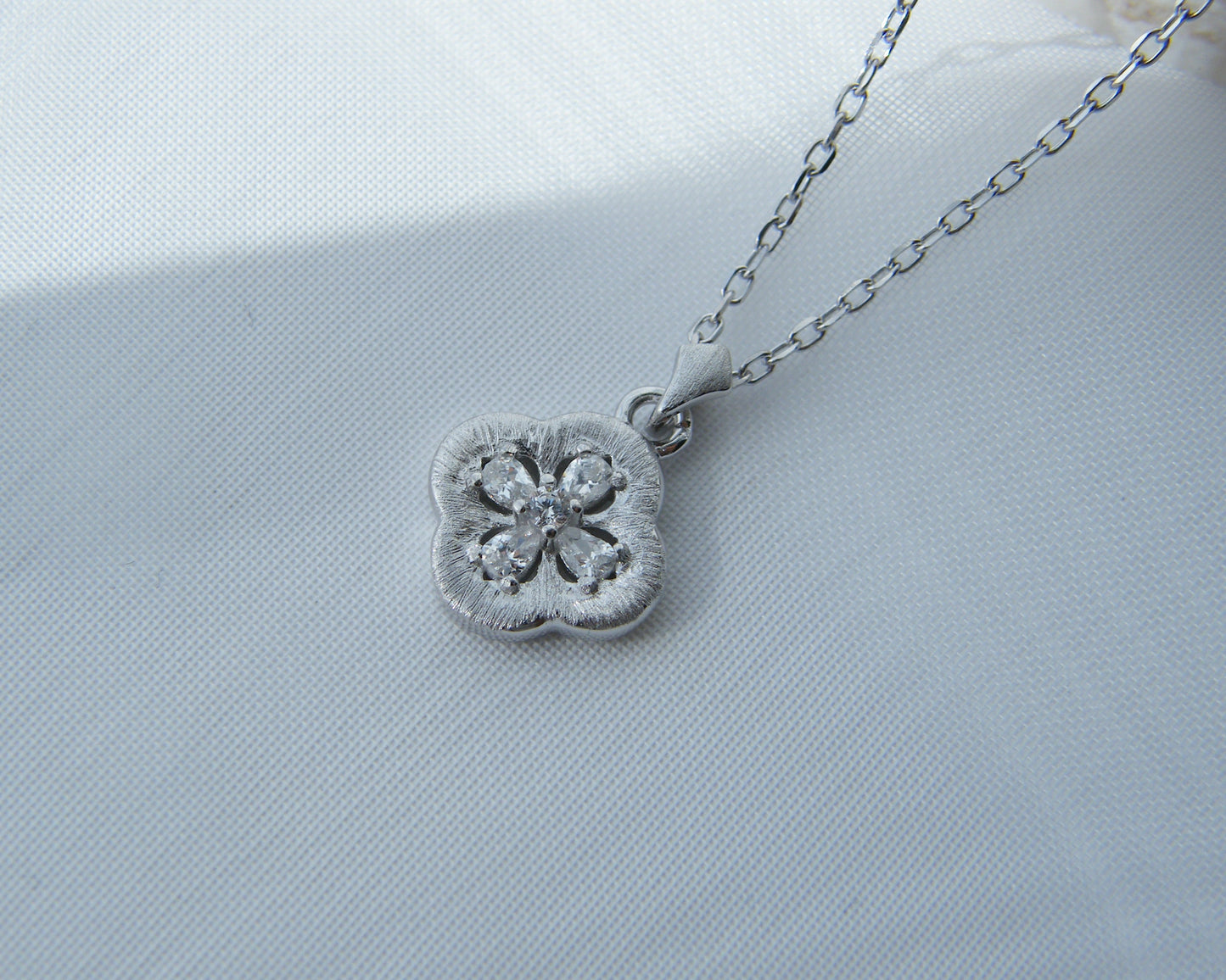Clovera Necklace