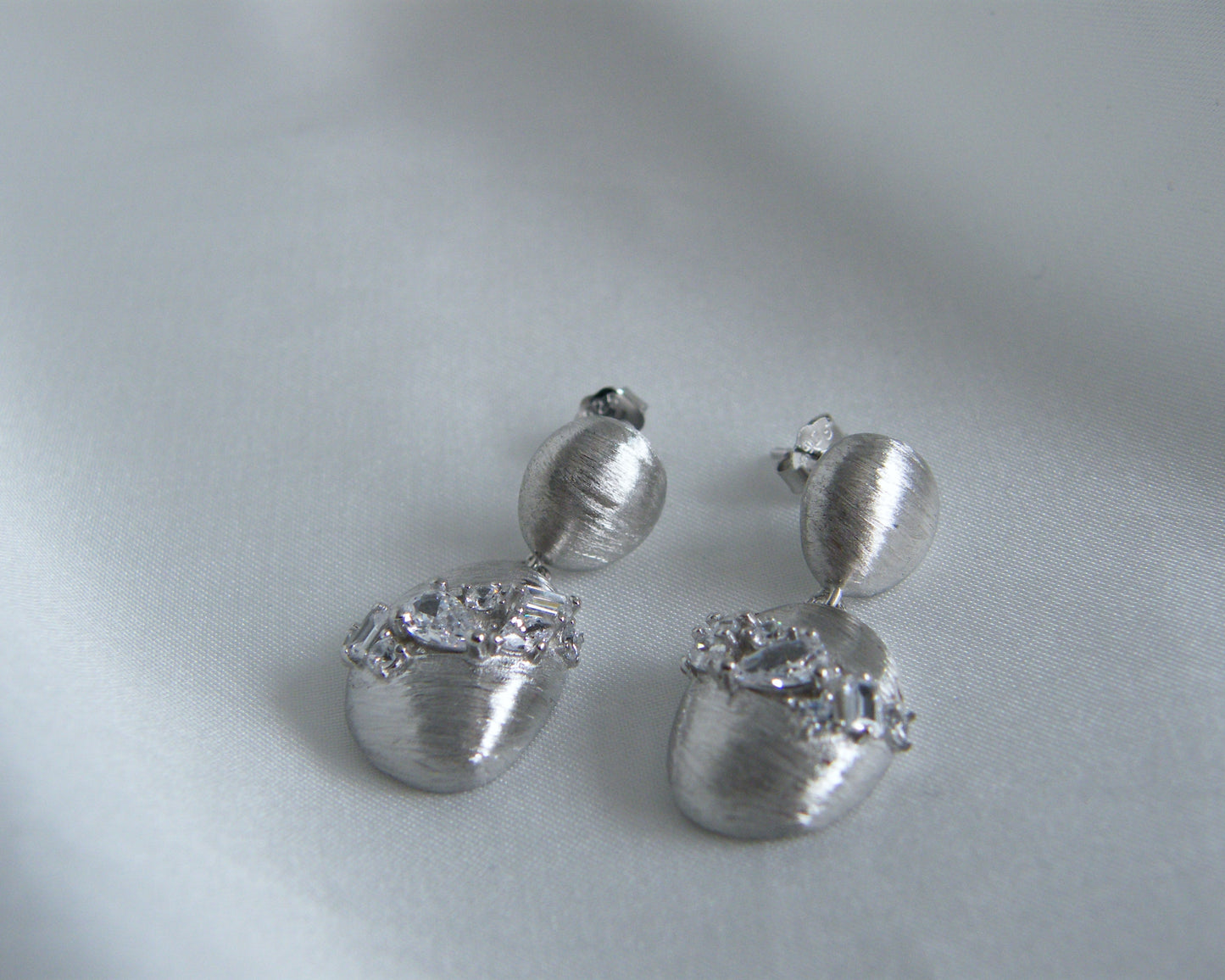 Luna Textured Drop Earrings
