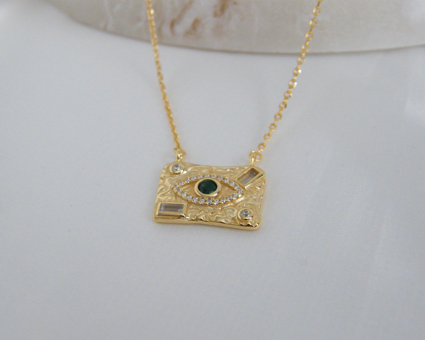 The Enchanté Pendant Necklace