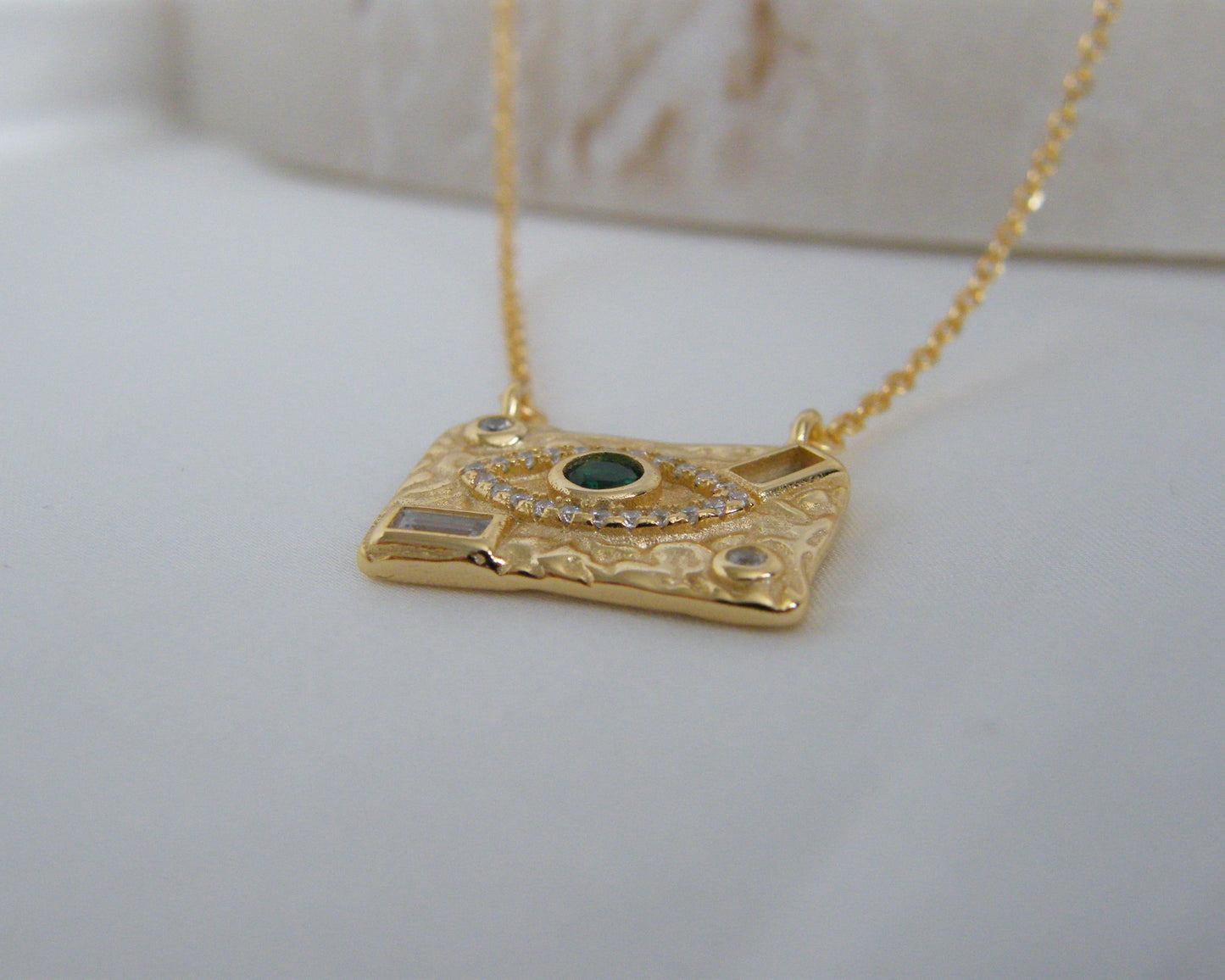 The Enchanté Pendant Necklace
