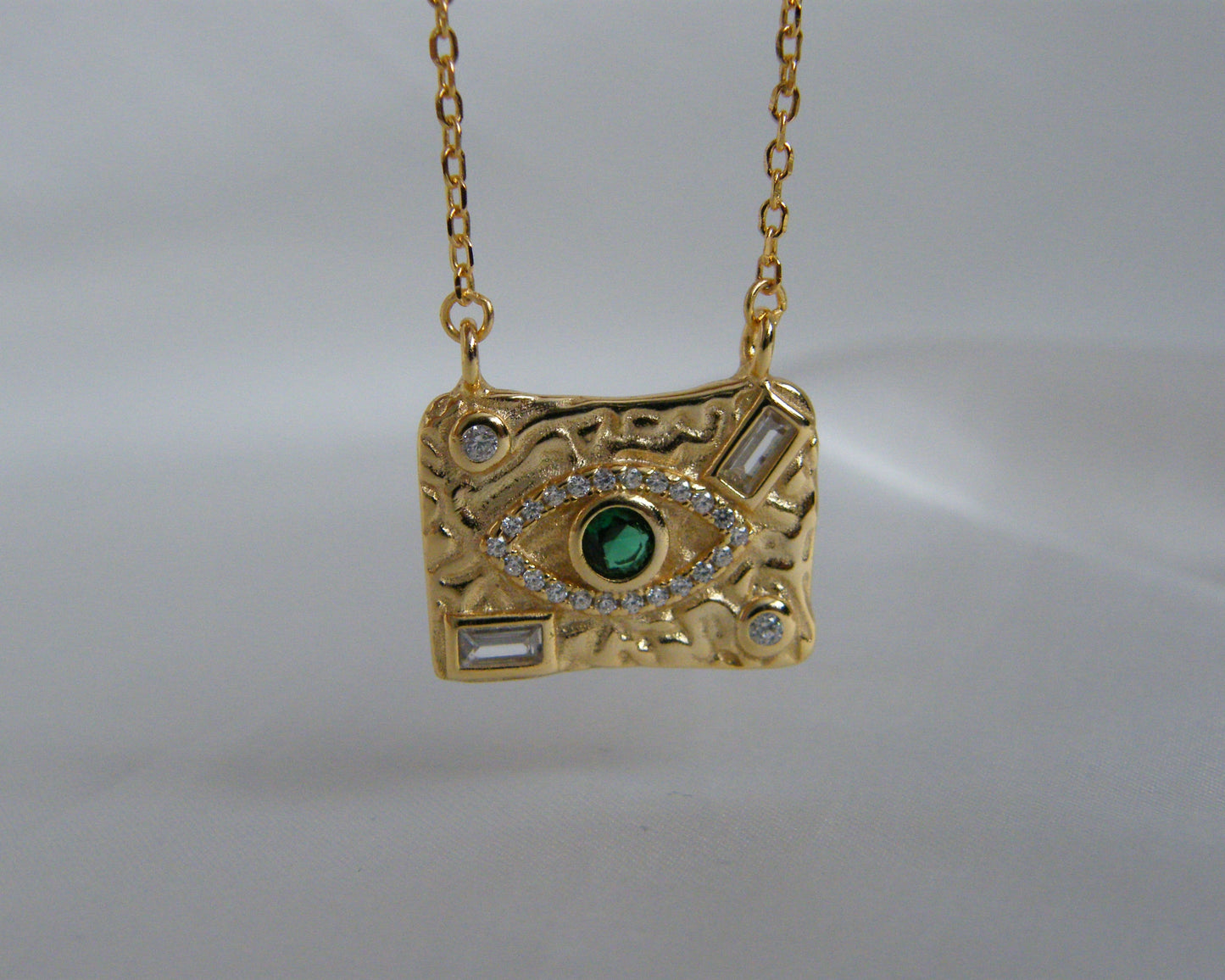 The Enchanté Pendant Necklace