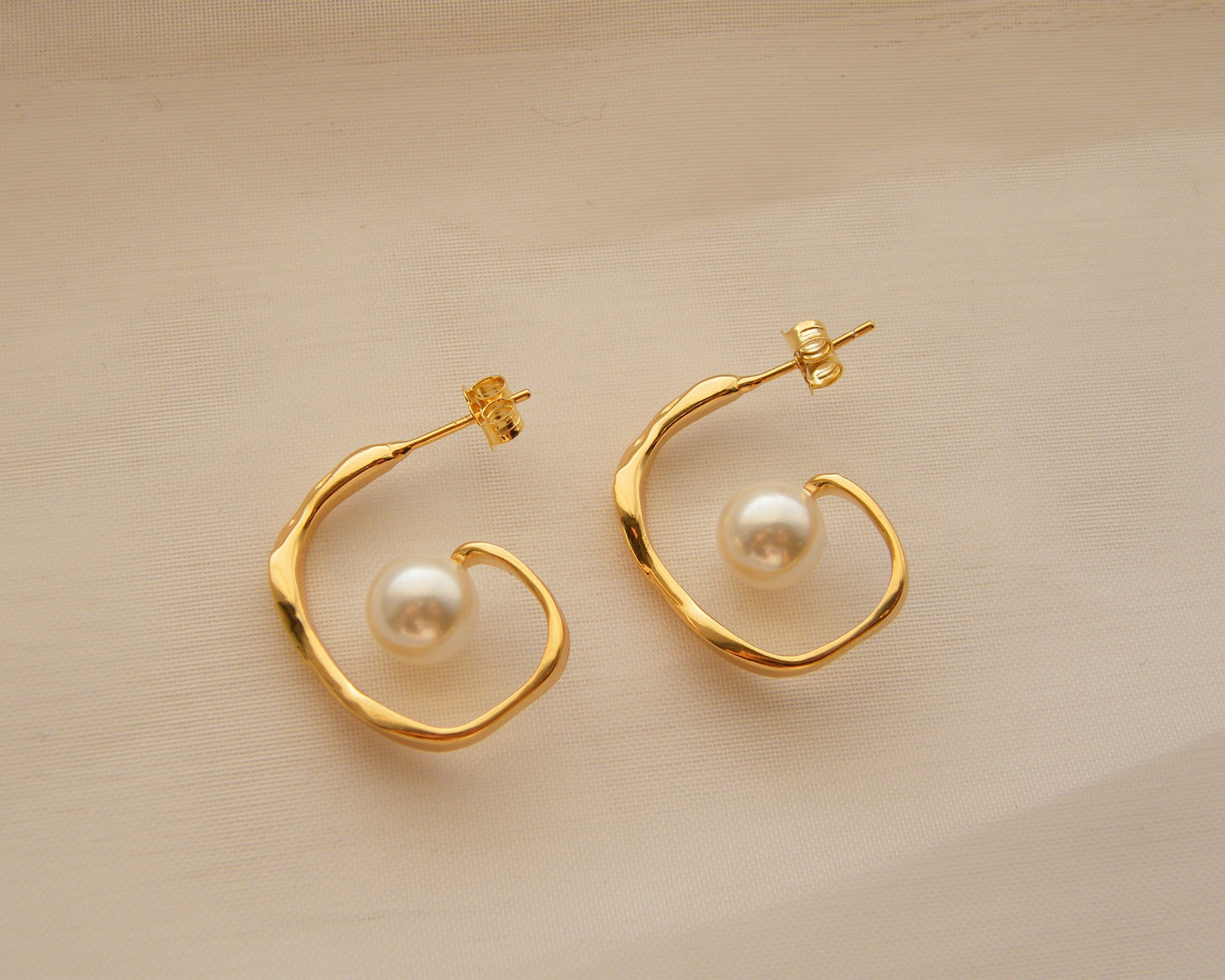 Muse Pearl Hoops