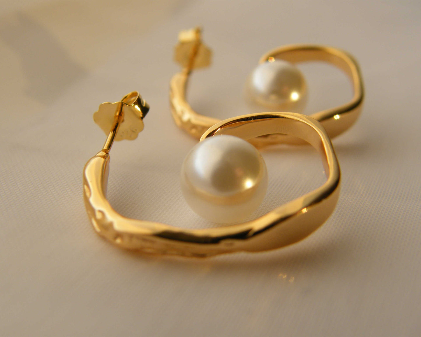 Muse Pearl Hoops
