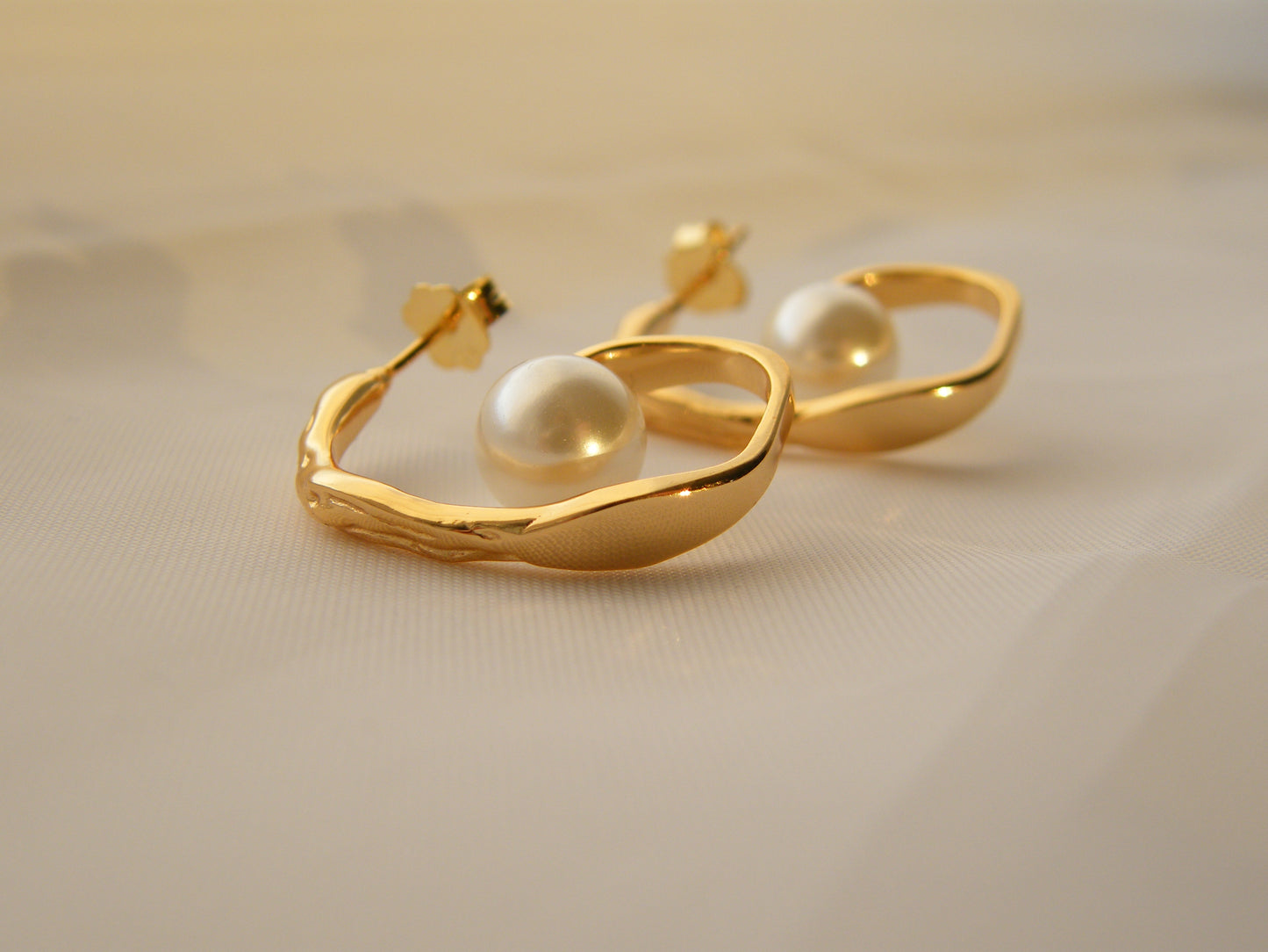 Muse Pearl Hoops