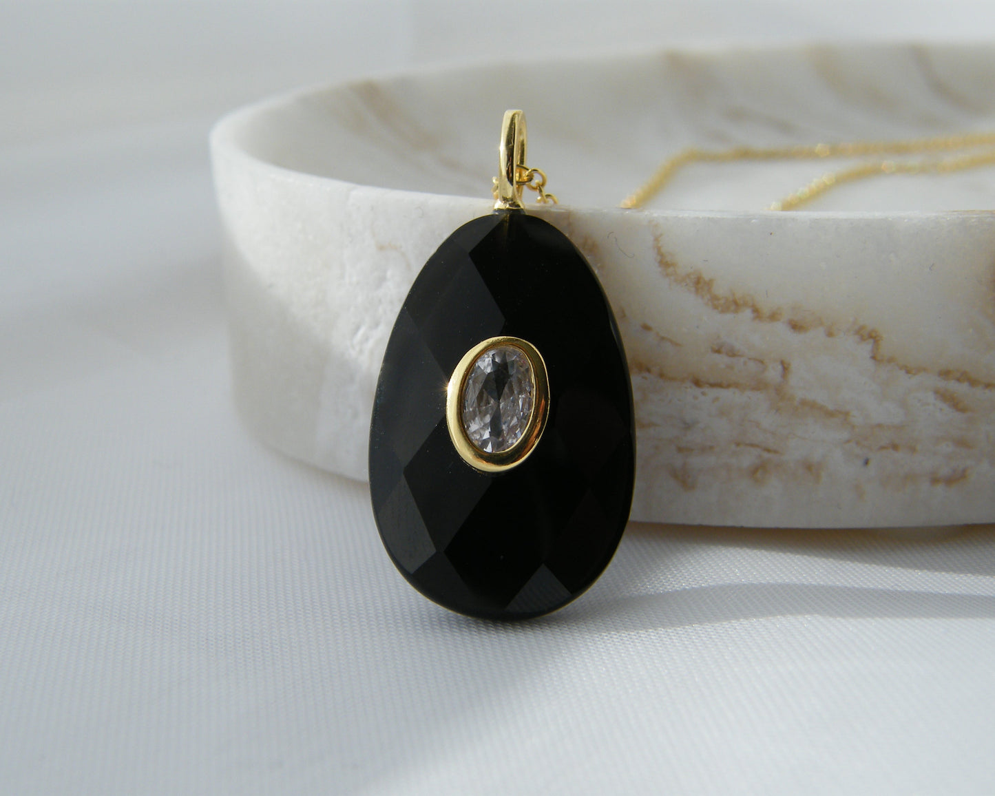 Noir Aura Necklace