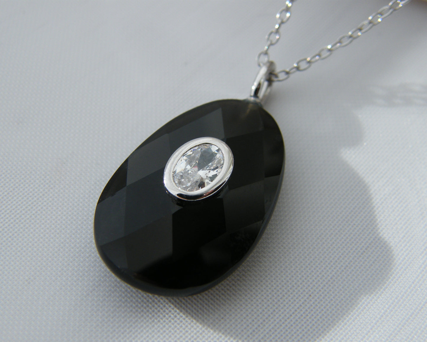 Noir Aura Necklace