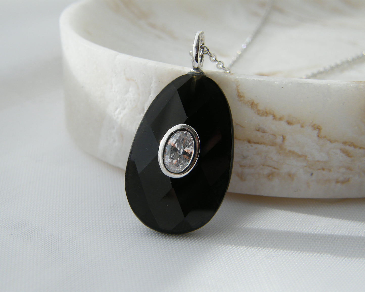 Noir Aura Necklace