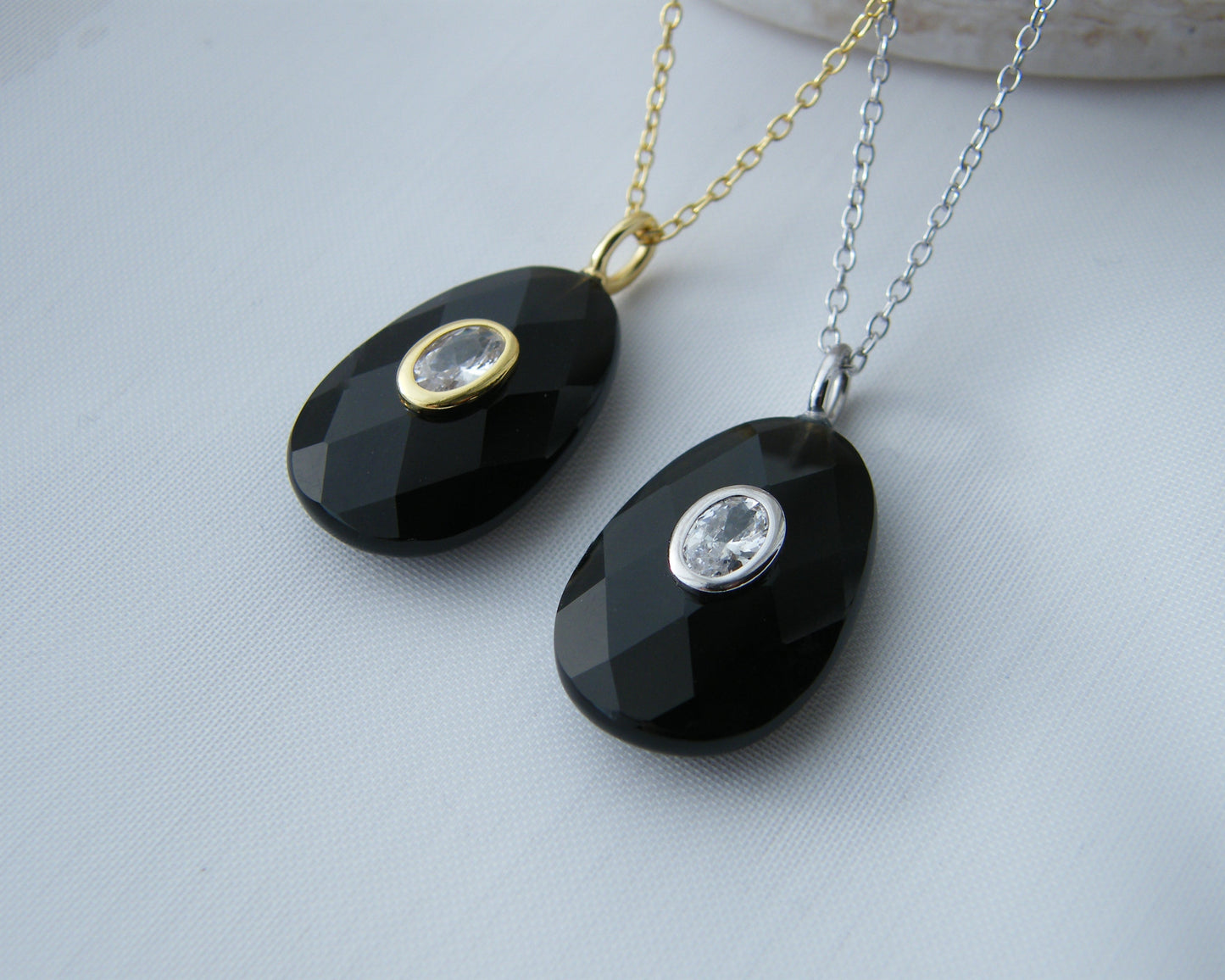 Noir Aura Necklace