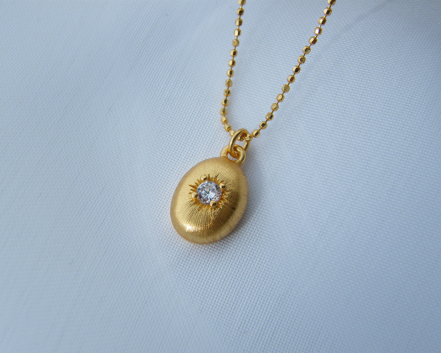 Elara Oval Necklace