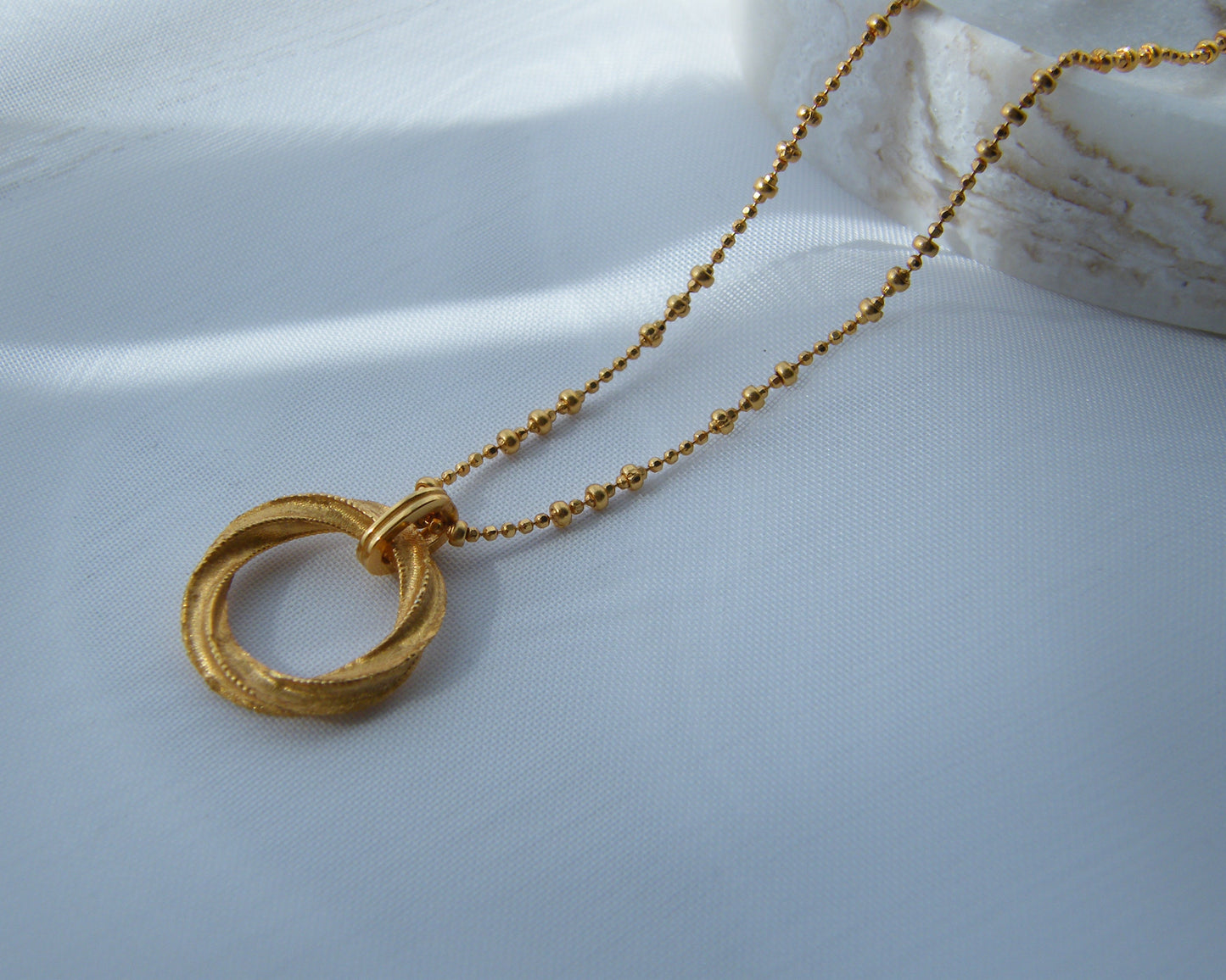 Eterna Twist Necklace