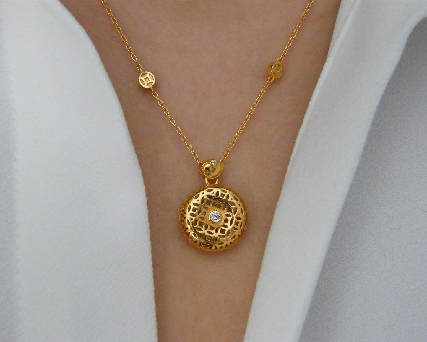 Versa Medallion Necklace