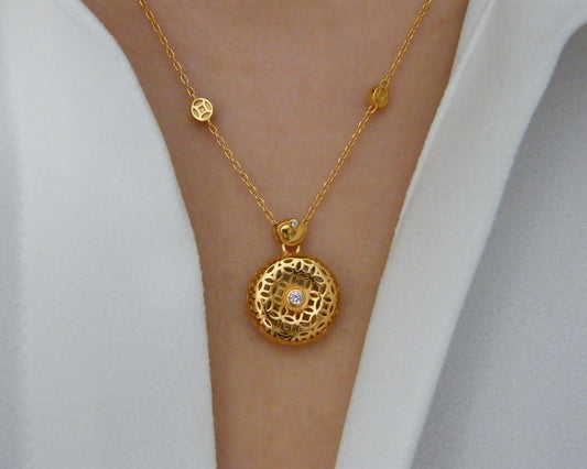 Versa Medallion Necklace
