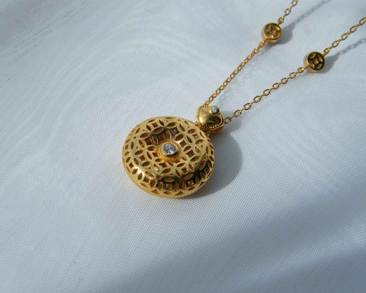 Versa Medallion Necklace